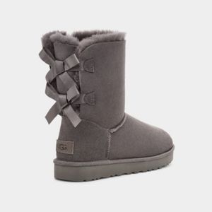 Like New Bailey Bow II Boots Gray size 9